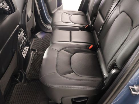 Used 2025 Land Rover Defender 110 X-Dynamic SE image 12