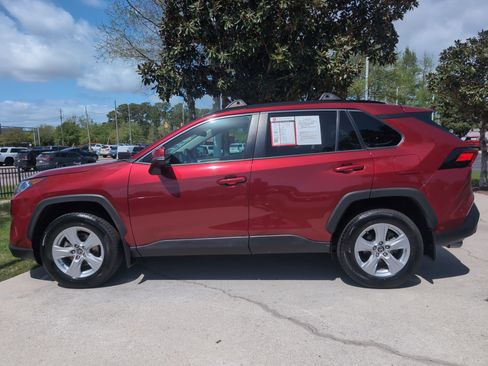 Certified 2021 Toyota RAV4 XLE image 7