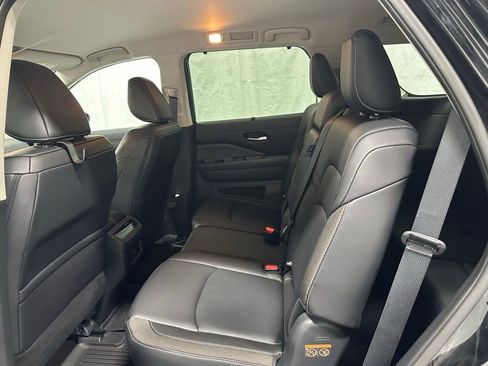 Used 2024 Nissan Pathfinder SL AWD/4WD image 40