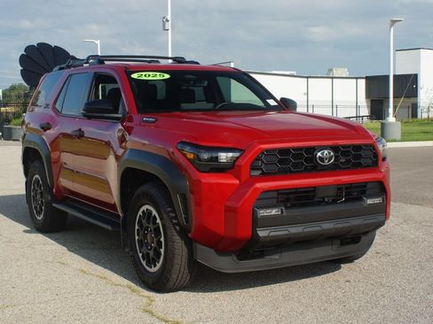 Used 2025 Toyota 4Runner TRD Off-Road Premium AWD/4WD image 2