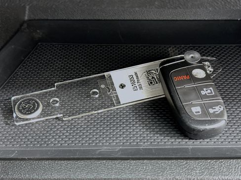 Used 2025 RAM ProMaster 2500 w/ Convenience Group image 32