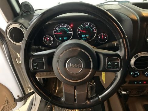 Used 2013 Jeep Wrangler Unlimited Sahara image 12