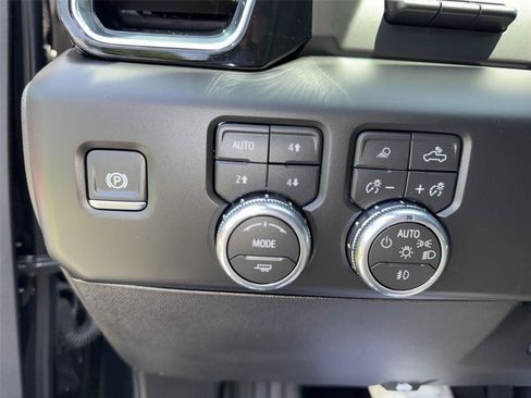 Used 2026 GMC Sierra 3500 Denali Ultimate AWD/4WD image 17
