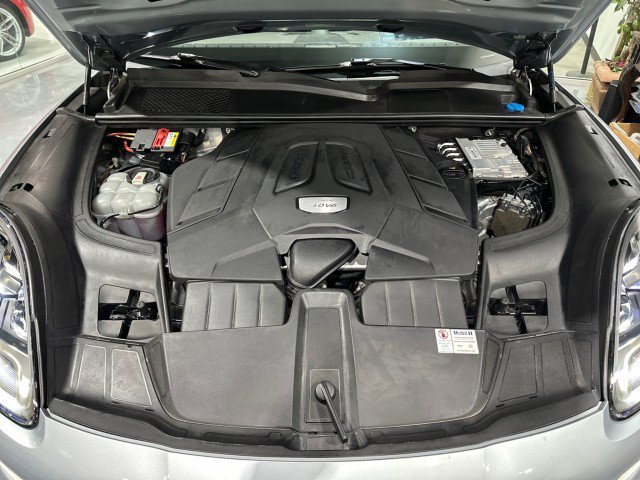 Used 2021 Porsche Cayenne AWD/4WD image 25