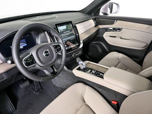 New 2026 Volvo XC90 B6 Plus w/ Protection Package Premier image 4