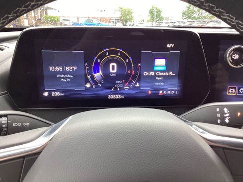 Used 2025 Chevrolet Traverse LT FWD image 19
