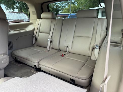 Used 2013 Cadillac Escalade Luxury RWD image 8