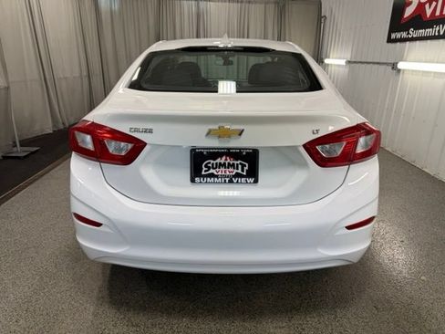 Used 2017 Chevrolet Cruze LT w/ Convenience Package FWD image 5