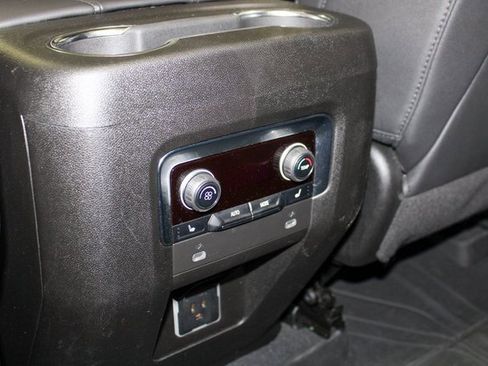 Used 2023 Chevrolet Tahoe Z71 w/ Luxury Package image 28