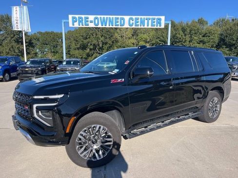 Used 2025 Chevrolet Suburban Z71 w/ Comfort Package AWD/4WD image 2