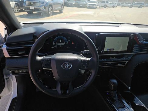 Used 2025 Toyota Camry SE image 17