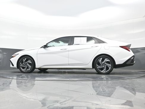 Certified 2025 Hyundai Elantra Limited image 28