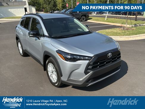 Used 2026 Toyota Corolla Cross LE FWD image 1