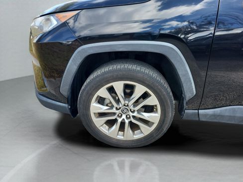 Used 2019 Toyota RAV4 XLE Premium image 9