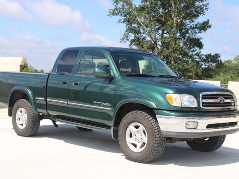 Used 2001 Toyota Tundra Limited w/ Off-Road Pkg AWD/4WD image 2