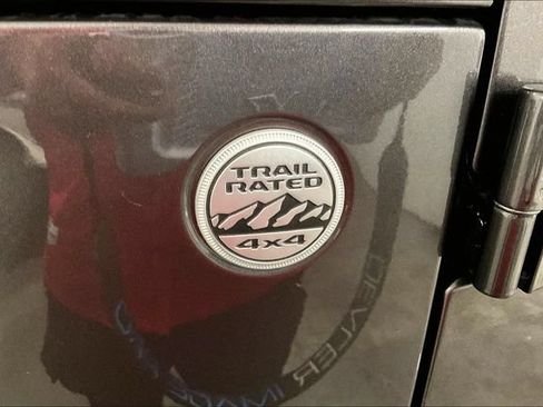 Used 2018 Jeep Wrangler Unlimited Sahara AWD/4WD image 9