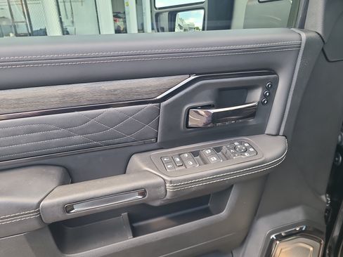 Used 2025 RAM 3500 Limited AWD/4WD image 19