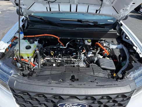 Certified 2025 Ford Maverick XLT FWD image 35
