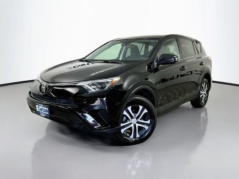 Used 2017 Toyota RAV4 LE FWD image 3