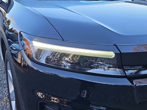 Certified 2025 Honda Prologue EX image 10