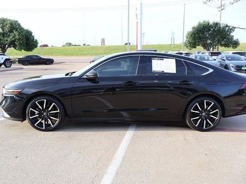 Used 2024 Honda Accord Touring image 2