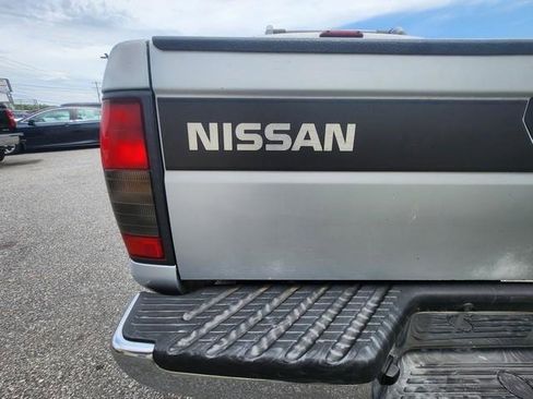 Used 2000 Nissan Frontier XE RWD image 16