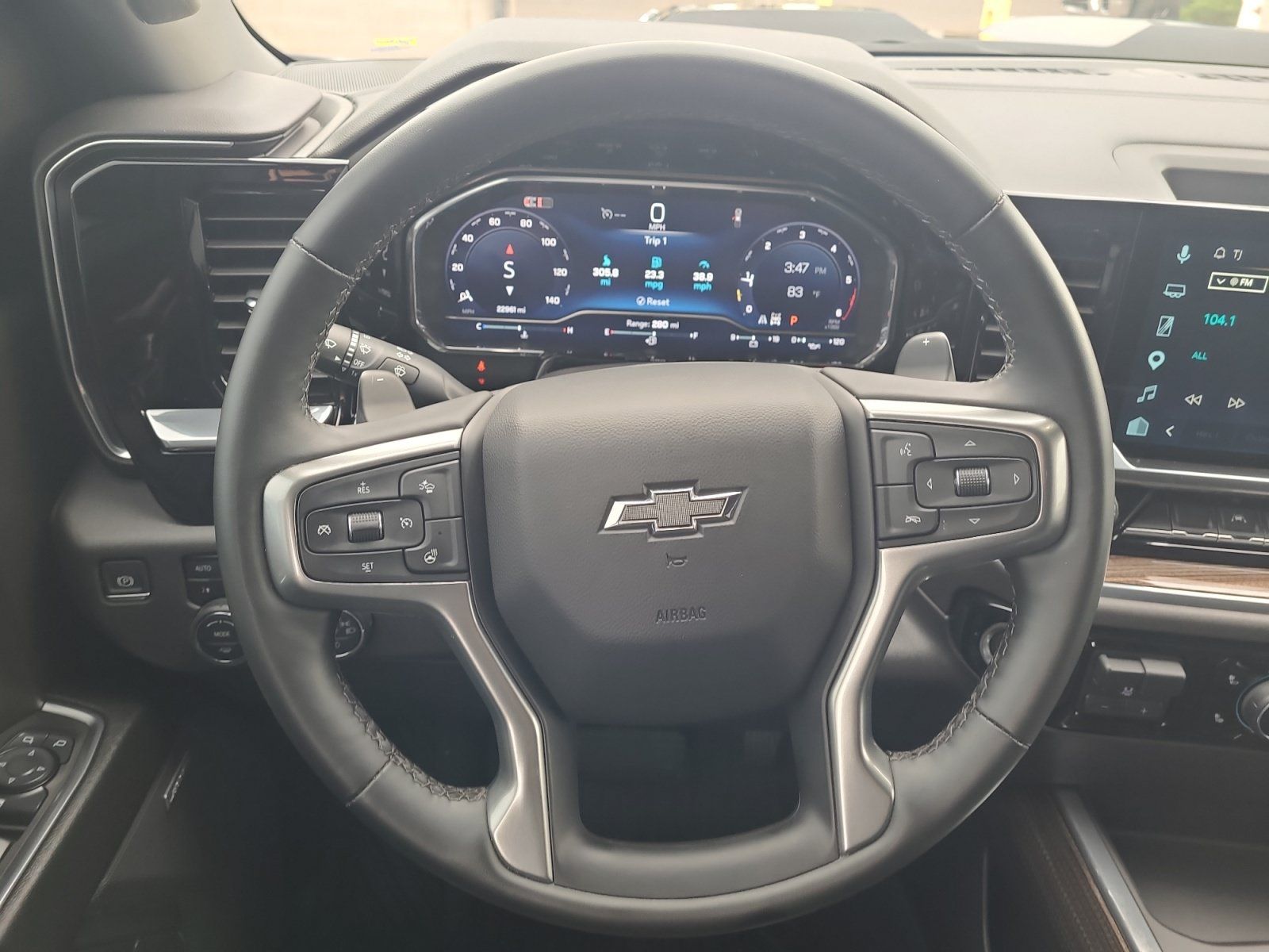 Used 2025 Chevrolet Silverado 1500 LT Trail Boss w/ Convenience Package II AWD/4WD image 17