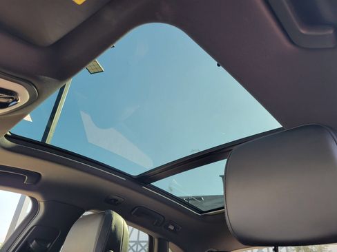 Certified 2024 Porsche Macan AWD/4WD image 27