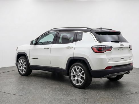 Used 2025 Jeep Compass Limited image 6