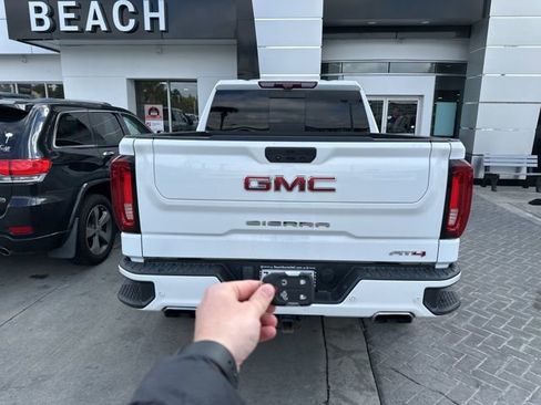 Used 2022 GMC Sierra 1500 AT4 w/ AT4 Premium Package image 4