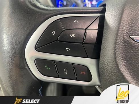 Used 2021 Chrysler Pacifica Touring-L FWD image 18