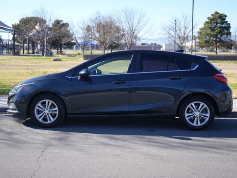 Used 2017 Chevrolet Cruze LT image 3