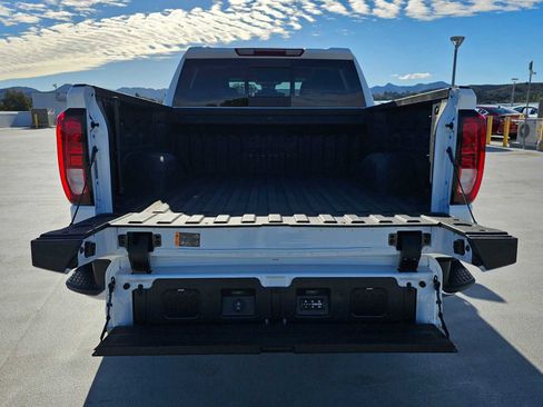 Used 2025 GMC Sierra 1500 SLE w/ Preferred Package image 16