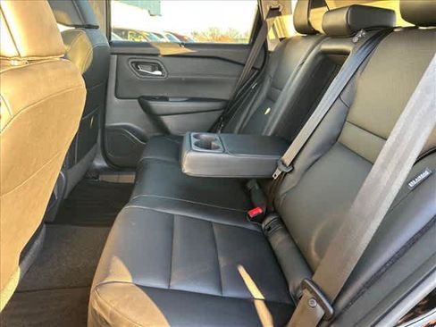 Used 2025 Nissan Rogue SV w/ SV Premium Package FWD image 13