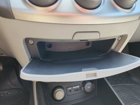 Used 2010 Hyundai Elantra GLS FWD image 22