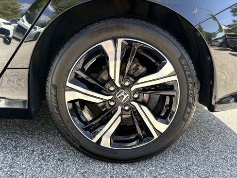 Used 2017 Honda Civic Touring image 10