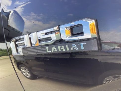 Used 2017 Ford F150 Lariat w/ Equipment Group 502A Luxury AWD/4WD image 10