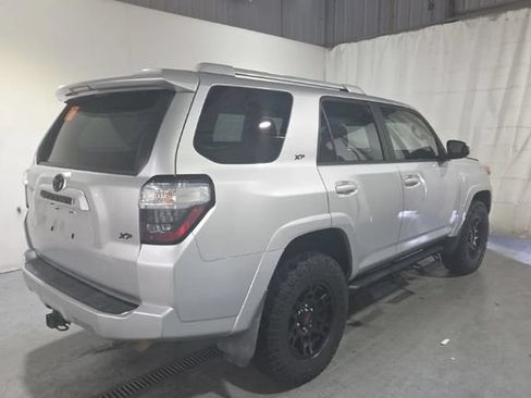 Used 2018 Toyota 4Runner SR5 AWD/4WD image 3