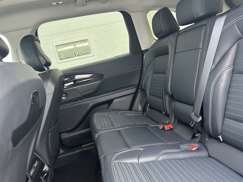 Used 2024 Lincoln Nautilus Reserve w/ Equipment Group 202A image 9