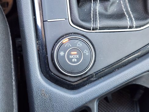 Certified 2025 Volkswagen Taos SEL w/ Black Wheel Plus Package image 23