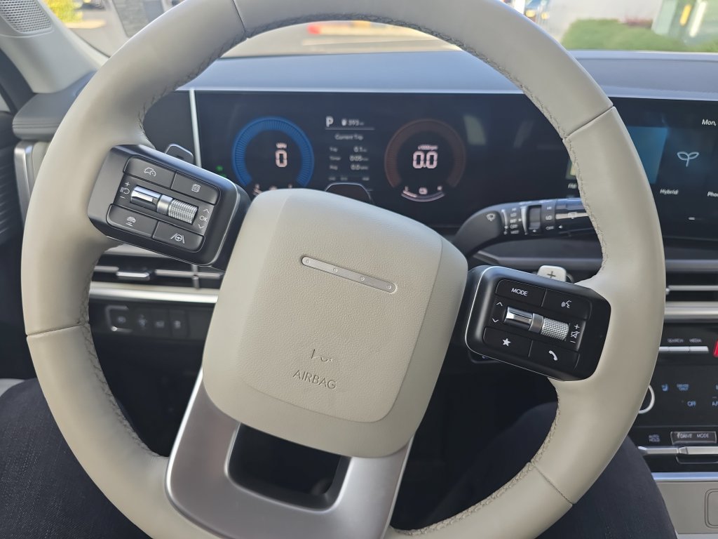 Used 2025 Hyundai Santa Fe SEL FWD image 13
