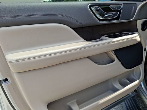 Certified 2022 Lincoln Navigator L Reserve AWD/4WD image 15