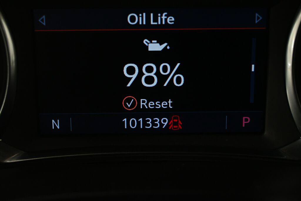 Used 2021 Chevrolet Traverse LT FWD image 12