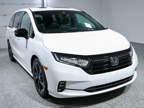 Used 2023 Honda Odyssey Sport image 5