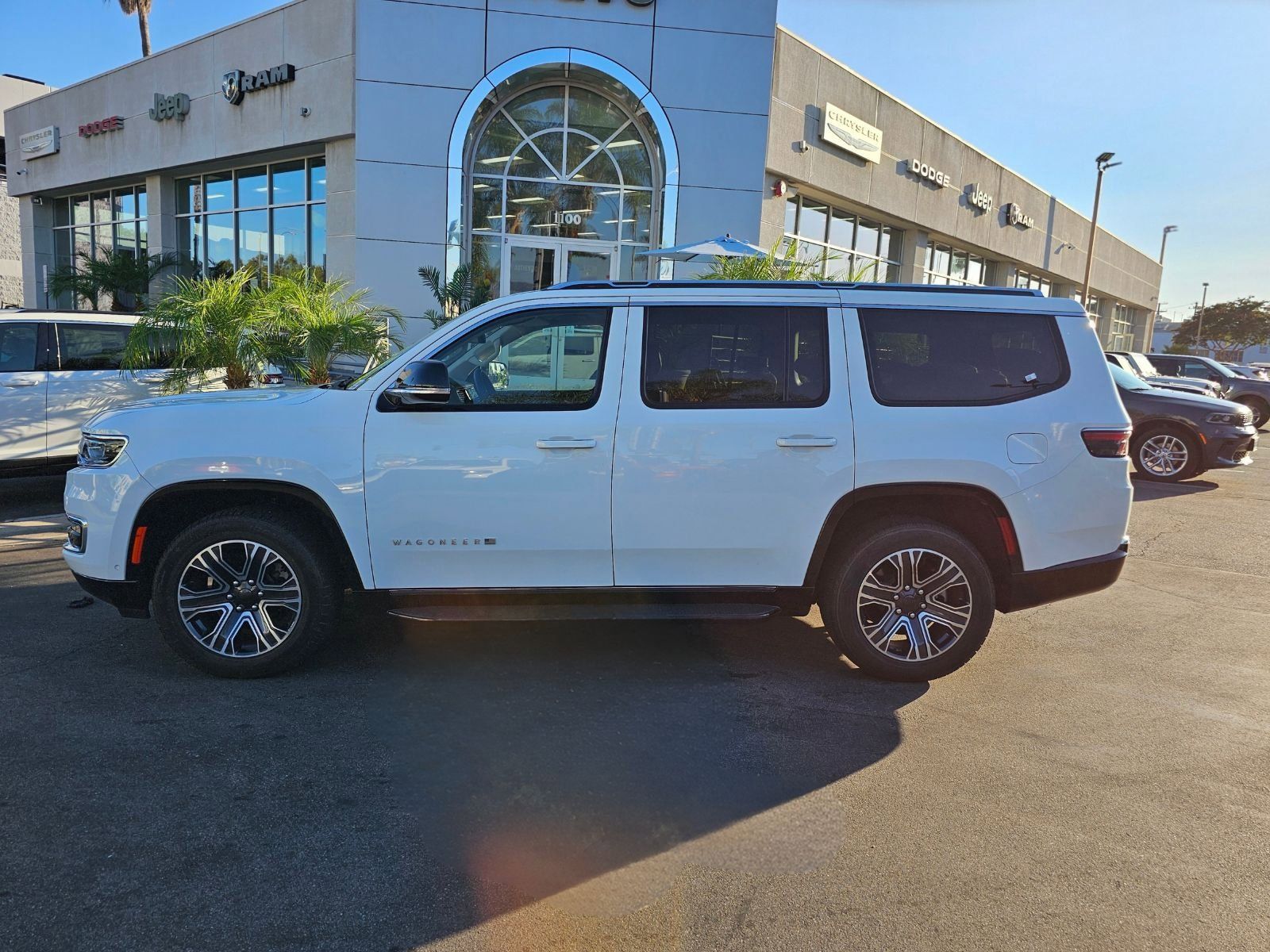 Used 2024 Jeep Wagoneer Series II AWD/4WD image 4
