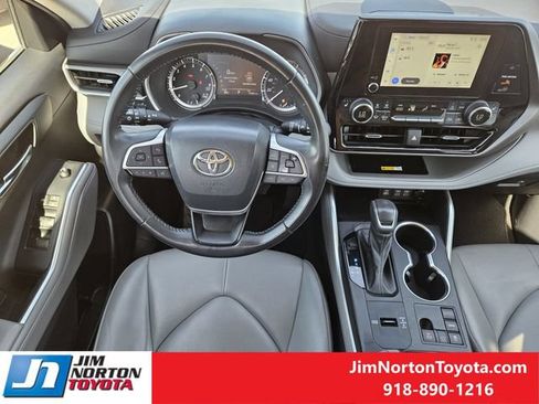Used 2023 Toyota Highlander XLE FWD image 28