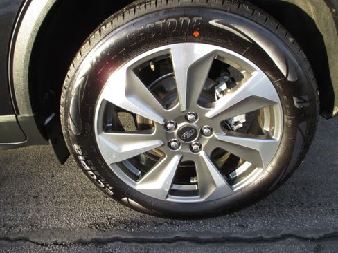 Used 2025 Ford Escape Platinum image 9