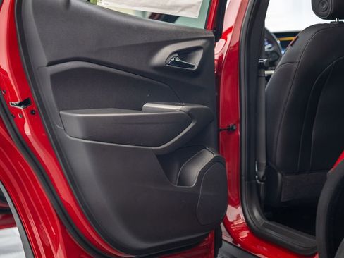 New 2026 Chevrolet Trax RS w/ Sunroof Package FWD image 37
