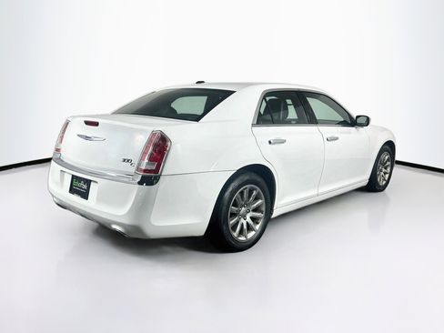 Used 2014 Chrysler 300 C RWD image 9