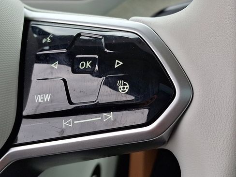 Used 2025 Volkswagen ID. Buzz 1st Edition image 24